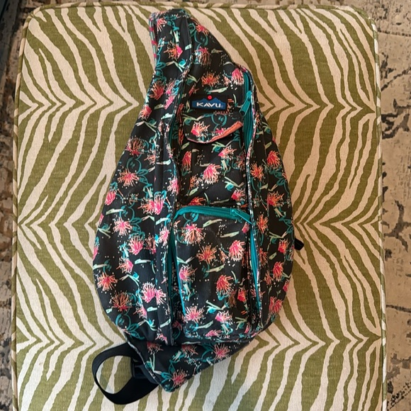 Kavu Handbags - Kavu Floral Sling Bag - Black and Pink